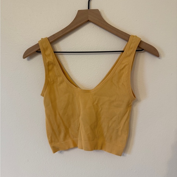 Colsie Yellow Ribbed Women's Top - Picture 2 of 3